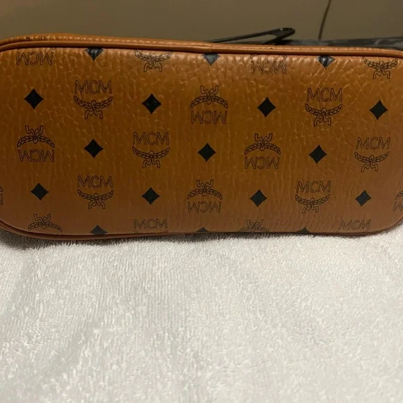 MCM - Picture 4 of 4